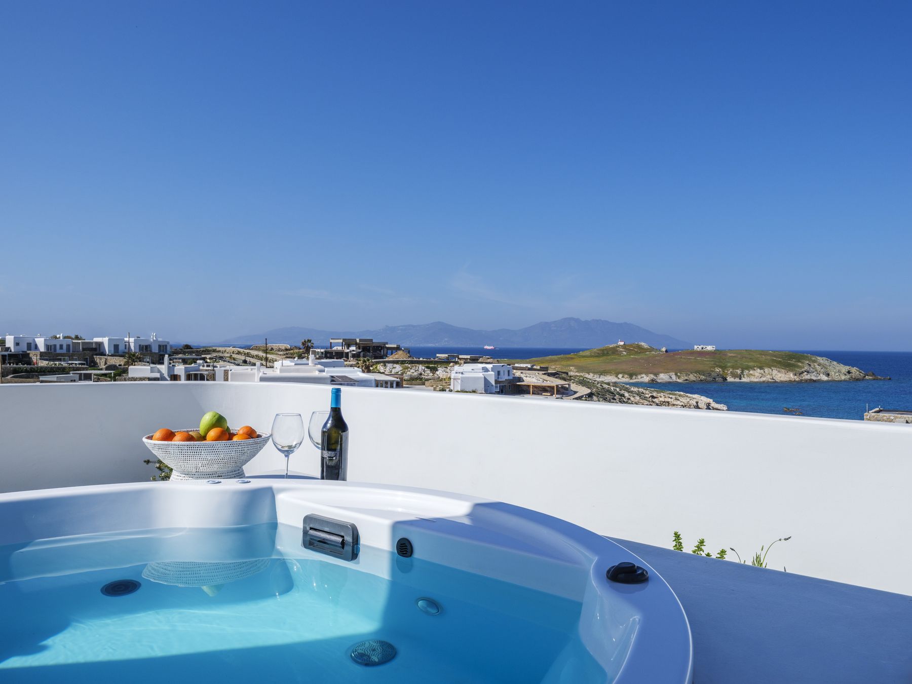 Suite 2 private jacuzzi with sea view
